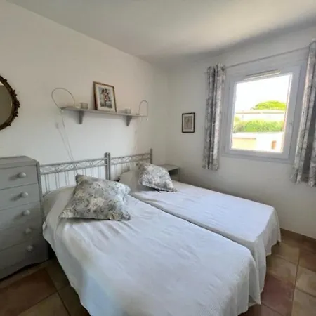 Maison Climatisee 2 Chambres, Proche Village, Terrasse, Jardinet, Piscine, Parking Prive - Fr-1-726-14 *